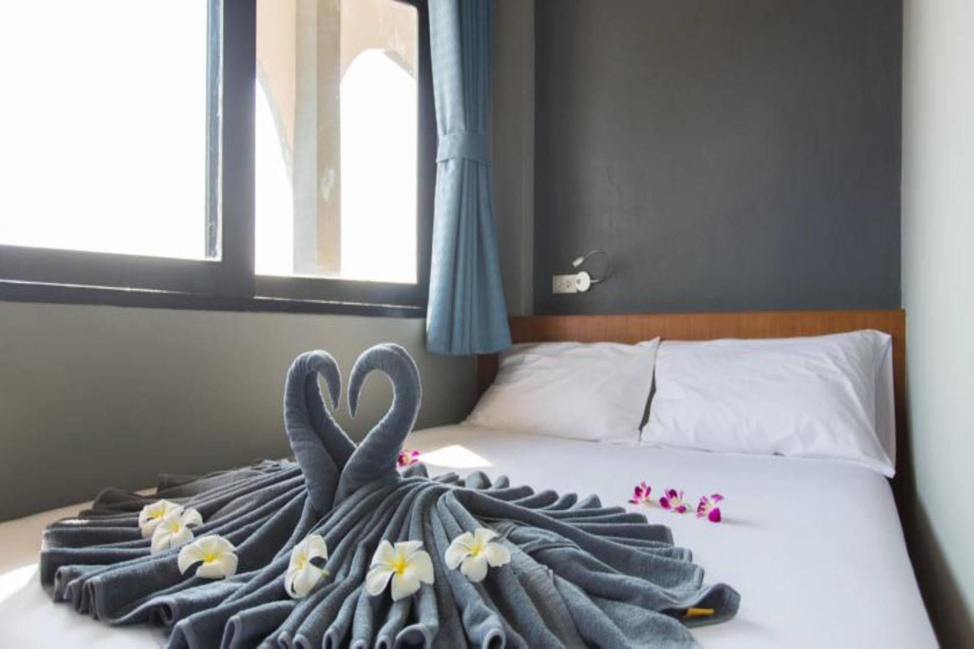Holiday Station Hostel Krabi By Eksteriør billede
