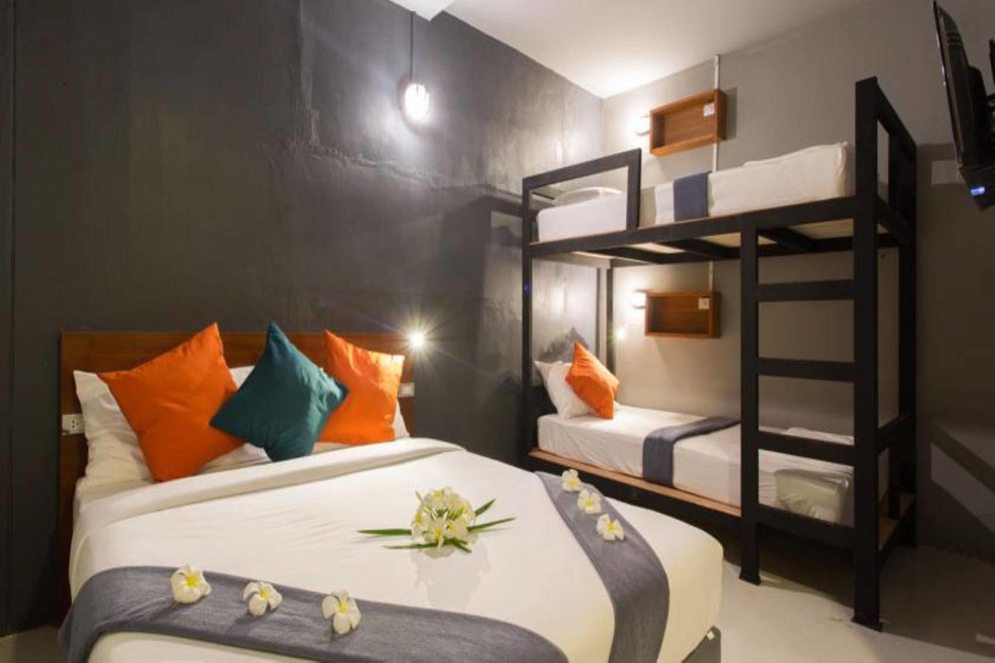 Holiday Station Hostel Krabi By Eksteriør billede