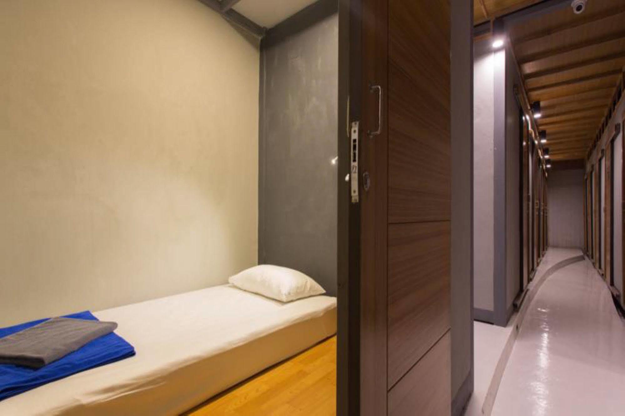 Holiday Station Hostel Krabi By Eksteriør billede