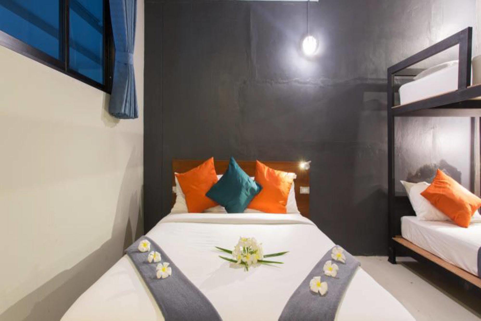Holiday Station Hostel Krabi By Eksteriør billede